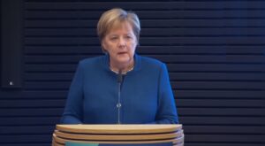 Merkel: “Landen moeten bereid zijn soevereiniteit over te dragen”